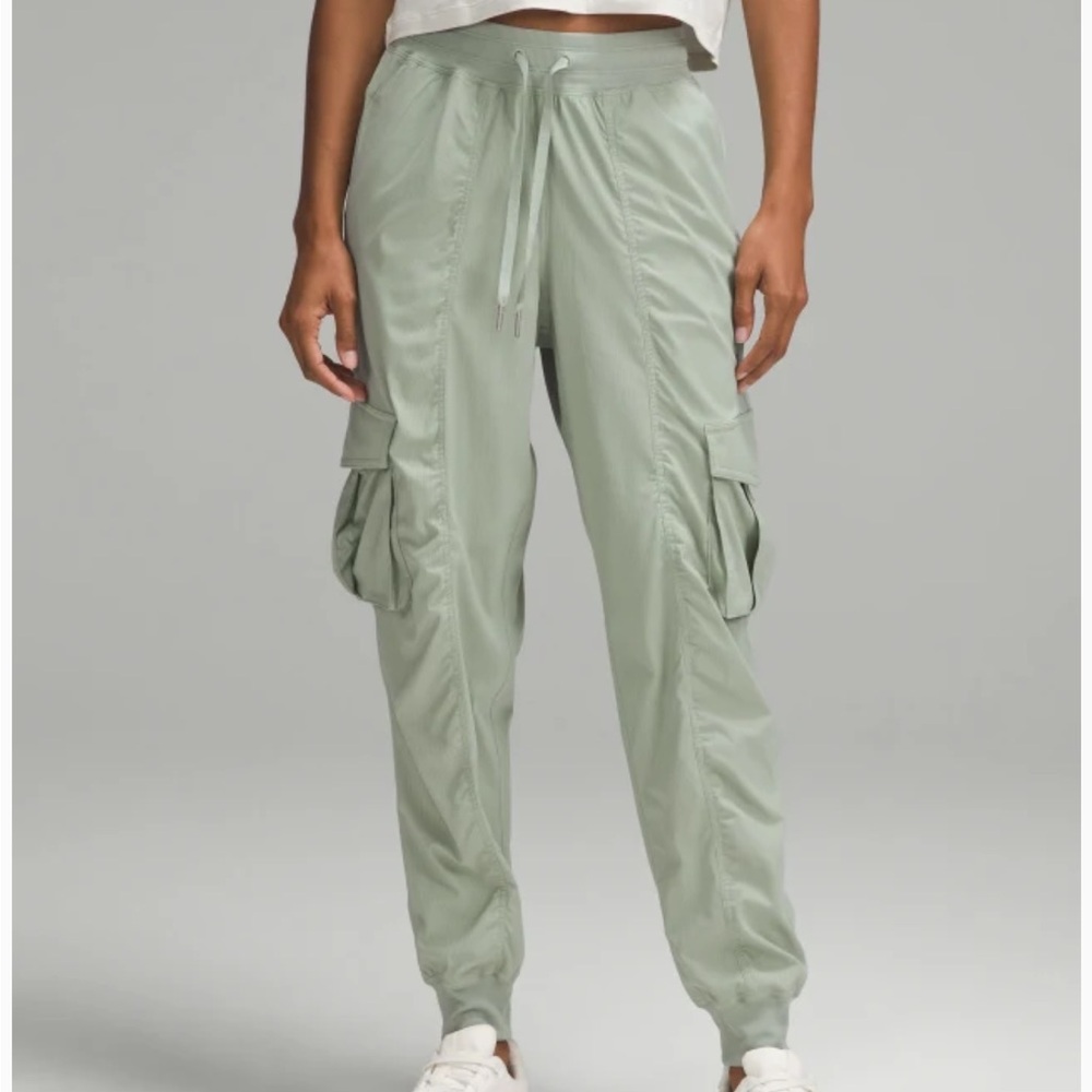 like new Lululemon Dance Studio Jogger Relaxed fit